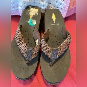 Volatile Island wedge sandals size 8